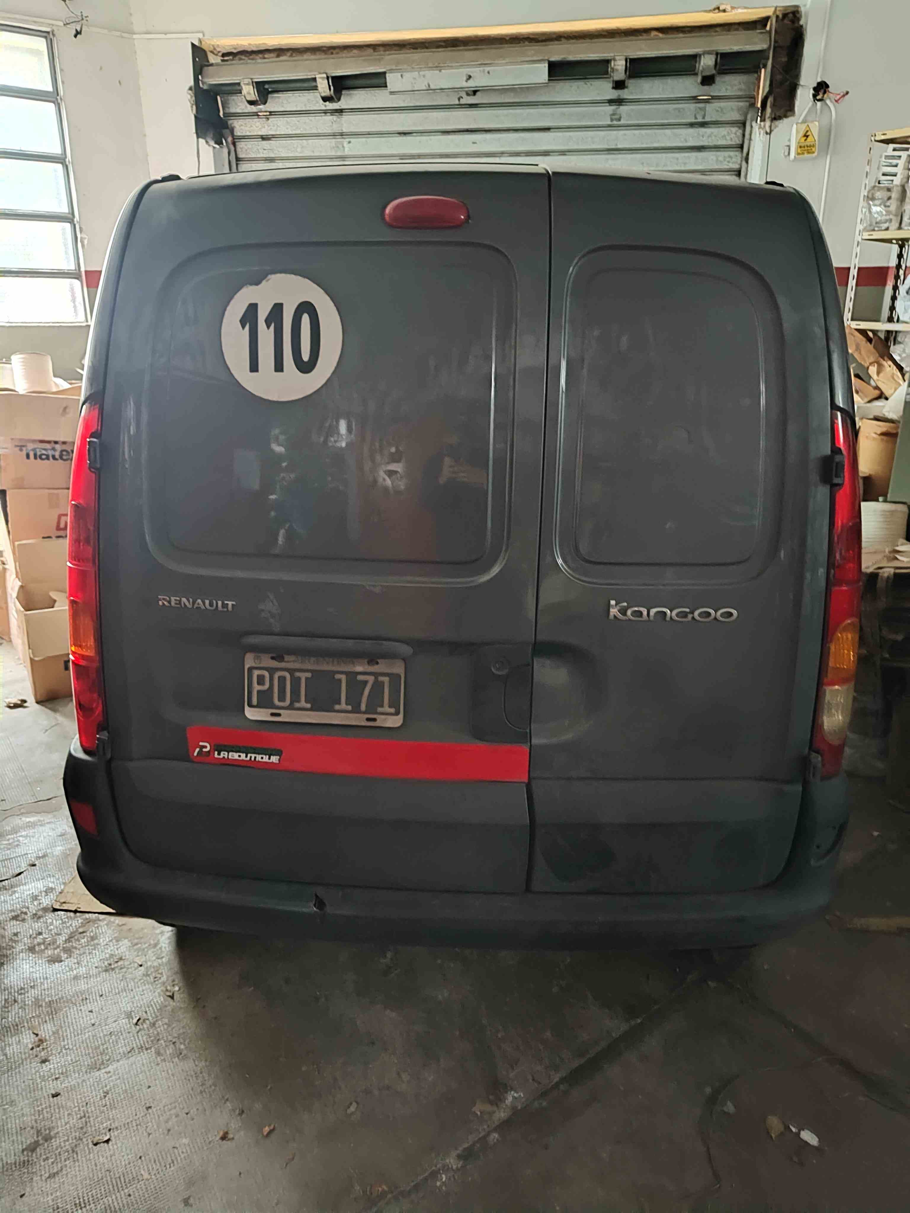AUTOMOTOR- RENAULT KANGOO PH3 CONFORT 1.6- AÑO 2016-  COLOR GRIS- ESTADO REGULAR