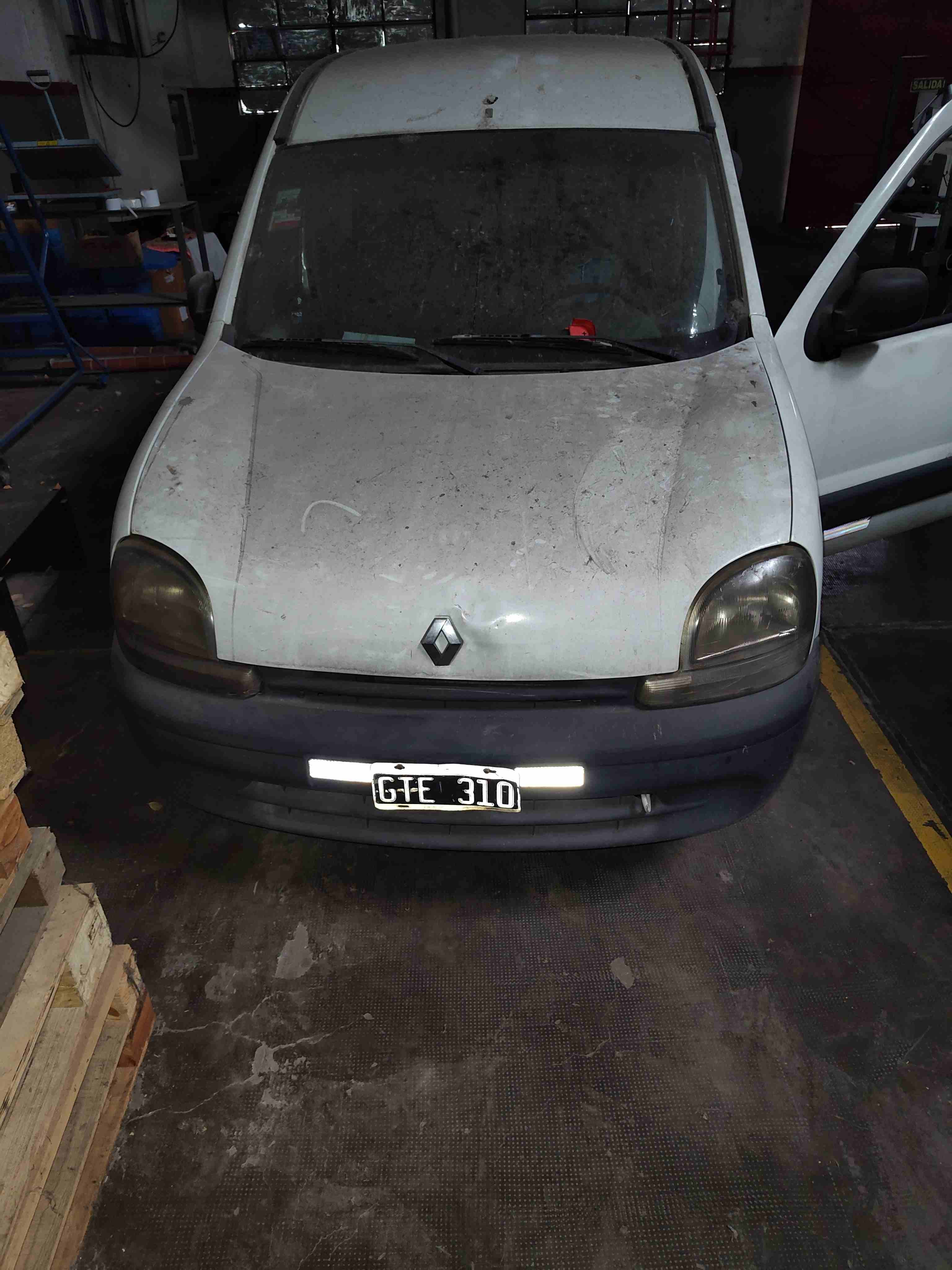 AUTOMOTOR- RENAULT KANGOO EXP CONFORT 1.6 FURGON- AÑO 2007-  COLOR BLANCO- MAL ESTADO