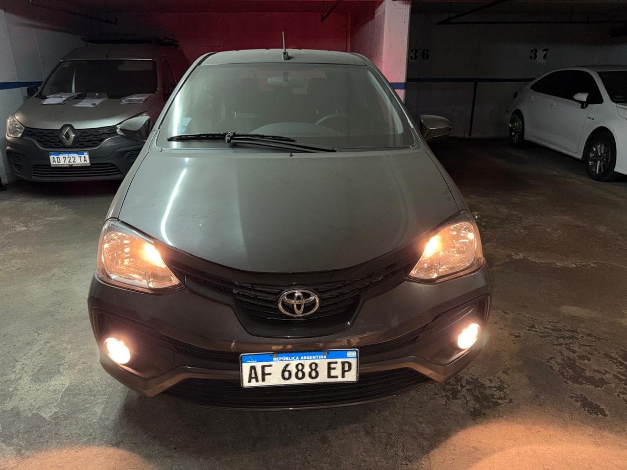 AUTOMOTOR TOYOTA ETIOS XLS PACK 1.5 6M/T, 5 PUERTAS-AÑO 2022- BUEN ESTADO -