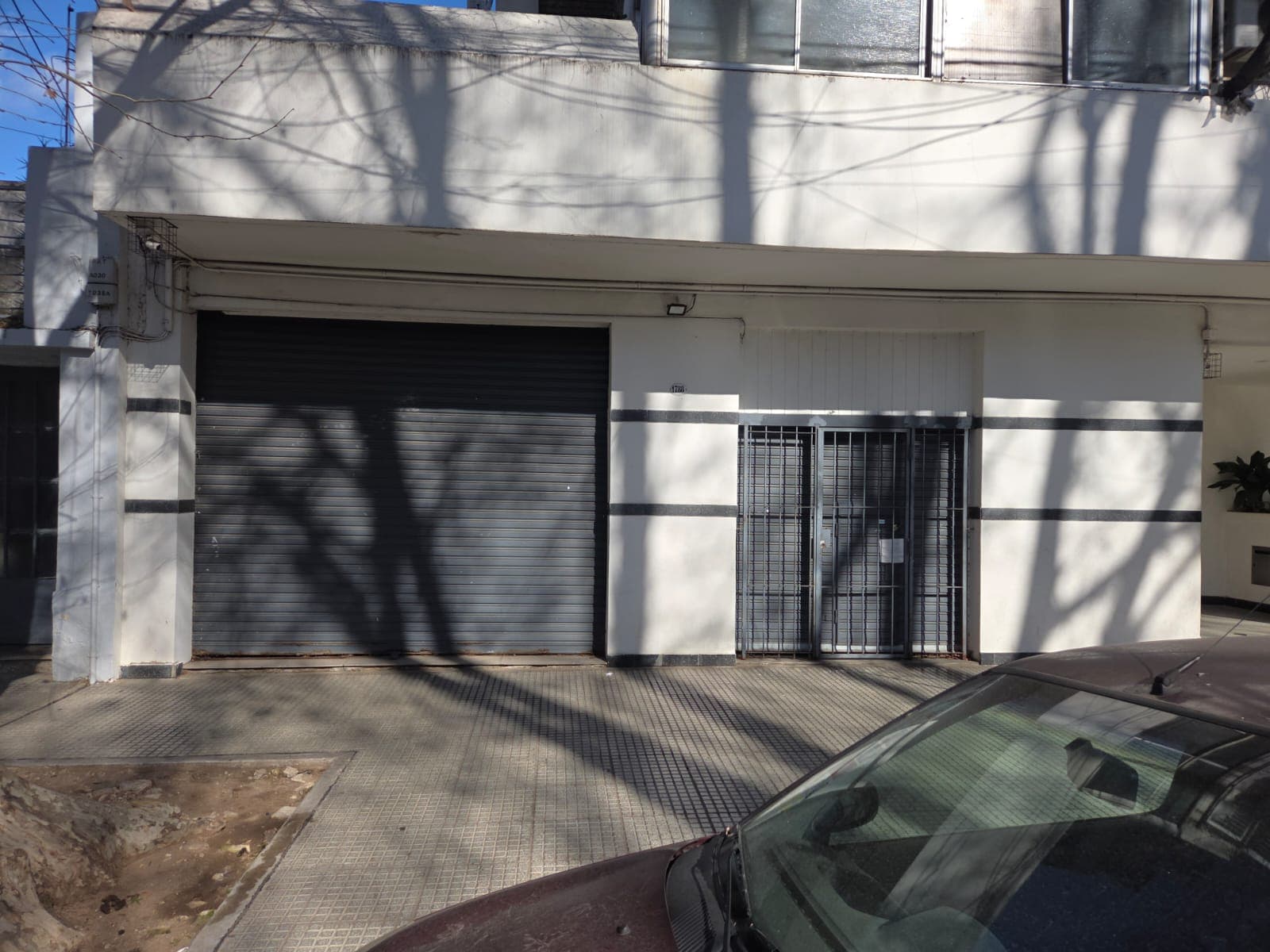 EN DOLARES- VILLA GRAL. MITRE- LOCAL EN  PB C/SOTANO- C.A.B.A.-