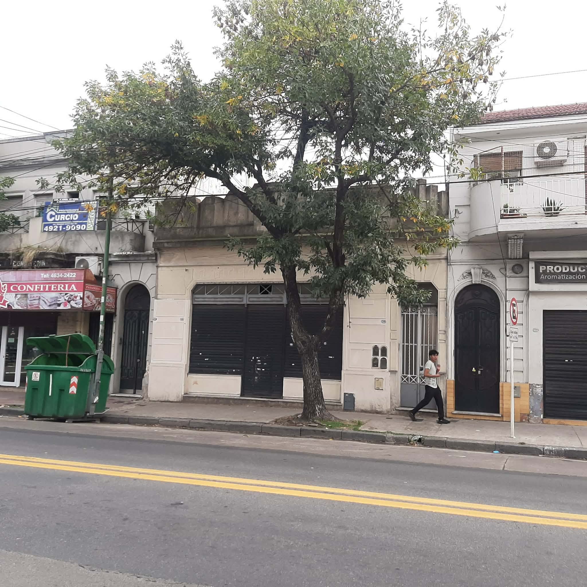 EN DÓLARES- FLORES- LOCAL C/VIVIENDA- OCUPADO- C.A.B.A.-