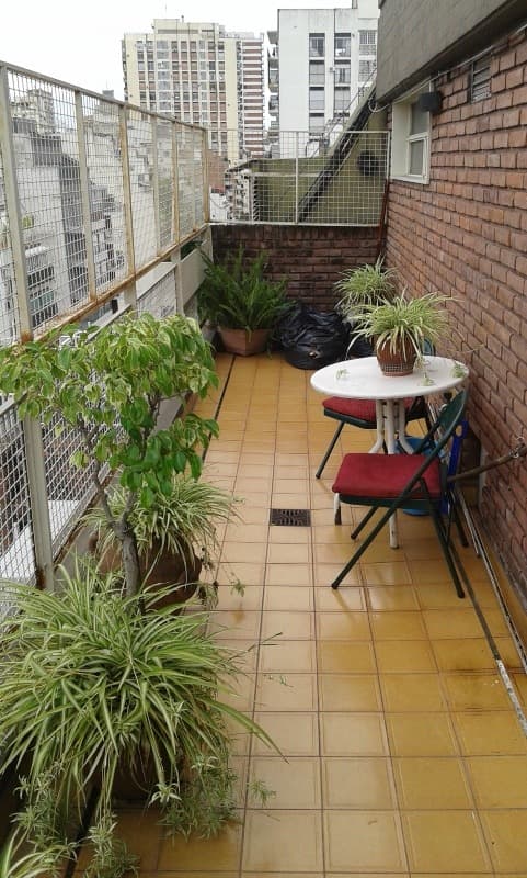 EN DÓLARES- 50% INDIVISO- OCUPADO - DEPARTAMENTO 4 AMBIENTES AL FRENTE CON BALCÓN TERRAZA- RECOLETA