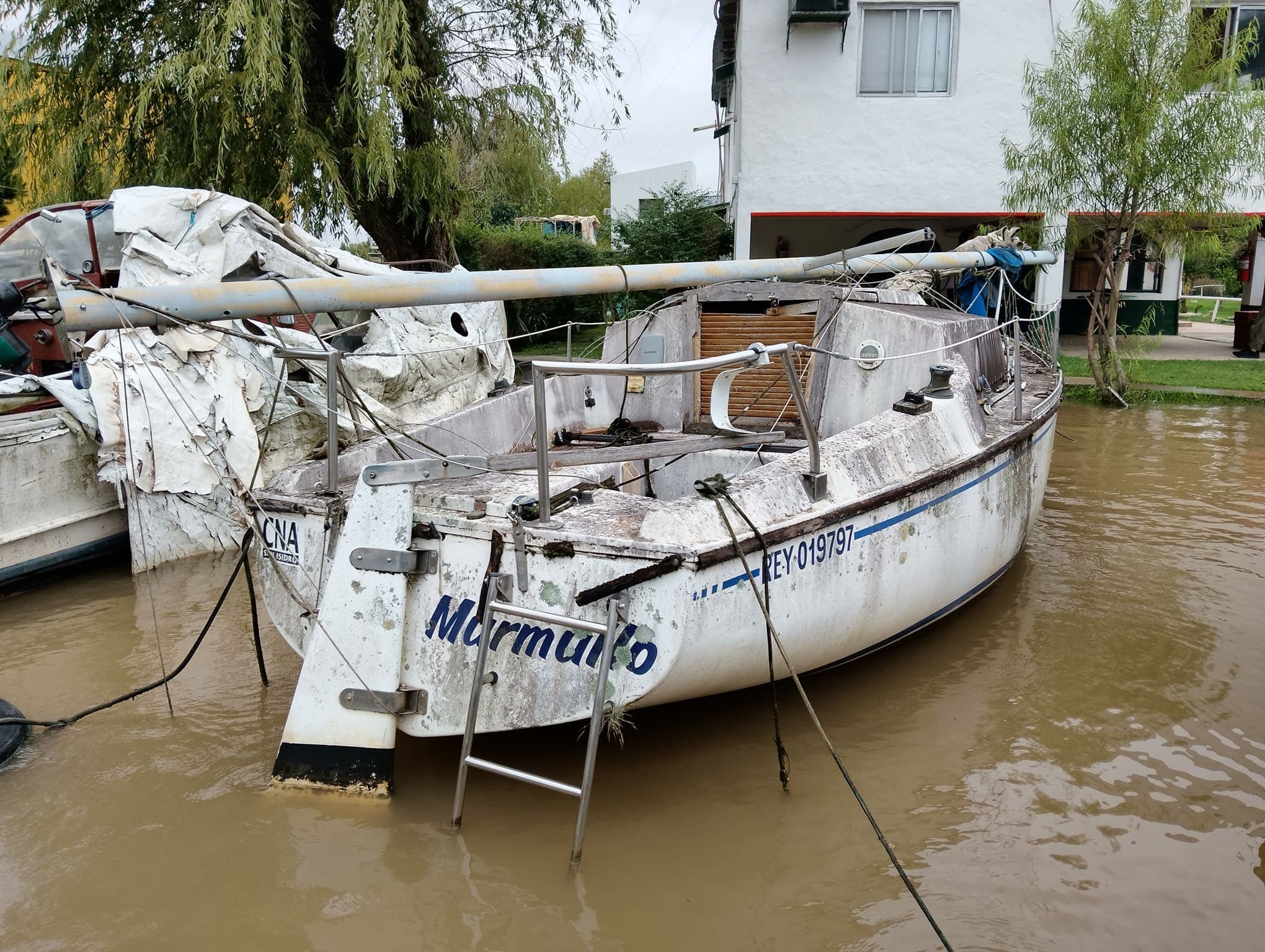 EN DÓLARES- VELERO 20 PIES S/MOTOR, CON MÁSTIL RECOSTADO- MODELO H20-