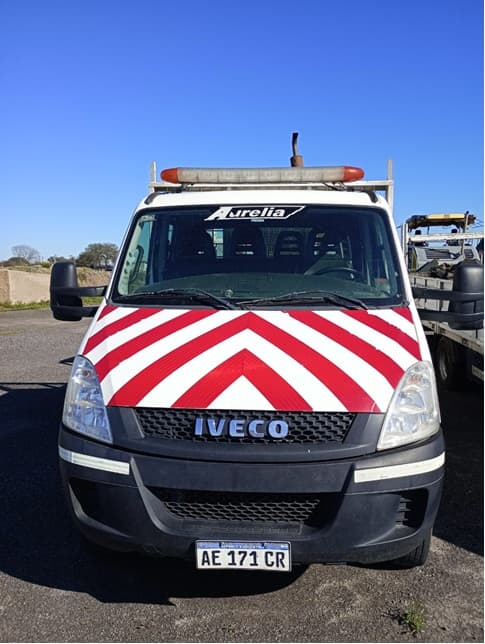 CAMIÓN CON CABINA DOBLE - IVECO- DAILY 70C17 PASO 4350- AÑO 2020- ESTADO BUENO-