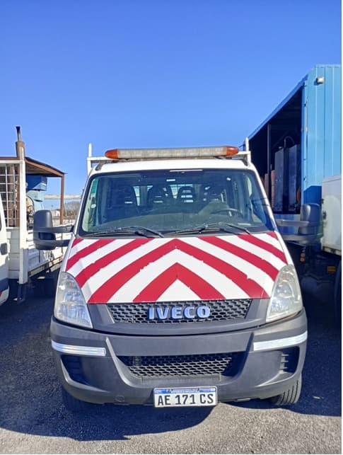 CAMIÓN CON CABINA DOBLE- IVECO- DAILY 70C17 PASO 4350- AÑO 2020- ESTADO BUENO-