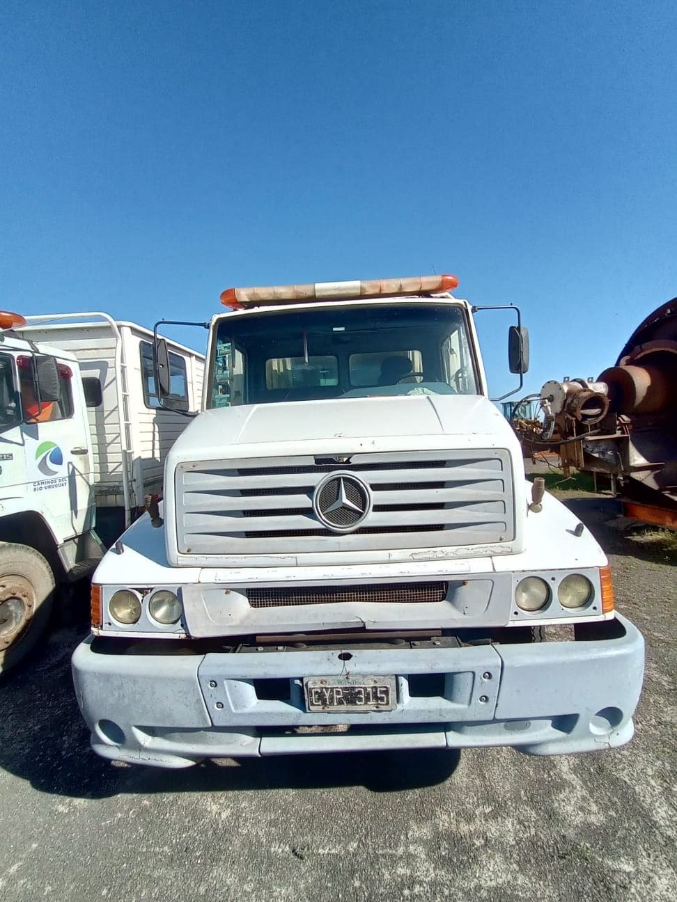 CAMIÓN C/ CABINA Y C/CAJA METÁLICA-MERCEDES BENZ-L 1218 R- AÑO 1999- ESTADO BUENO