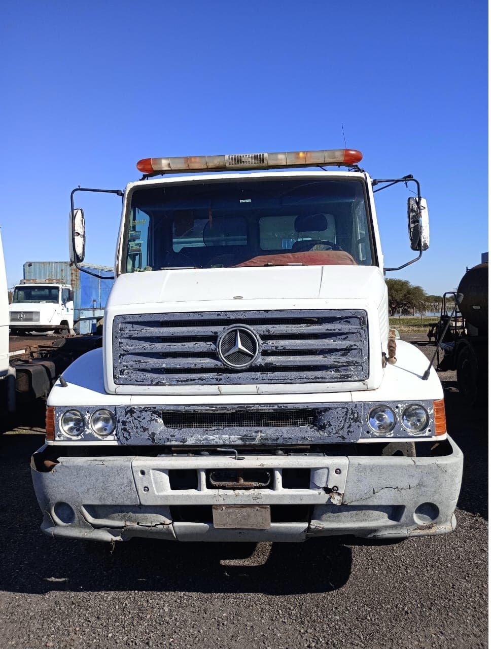 CAMIÓN C/ CABINA Y C/CAJA METÁLICA-MERCEDES BENZ-L 1218 R- AÑO 2000- ESTADO REGULAR-