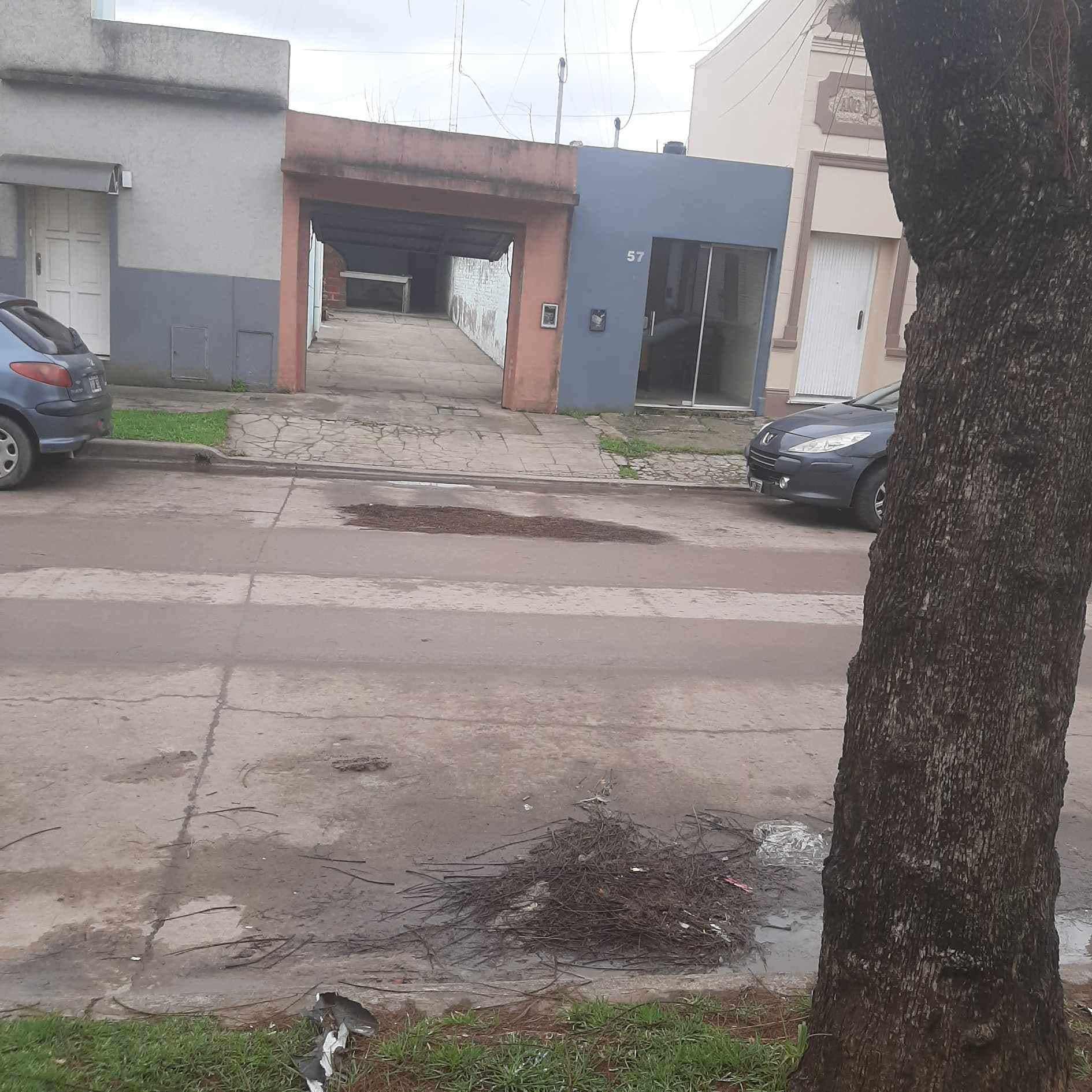 EN DÓLARES- LOBOS- CASA TIPO PH C/3 AMB. LAVADERO Y FONDO-  OCUPADO-PCIA. BUENOS AIRES.-