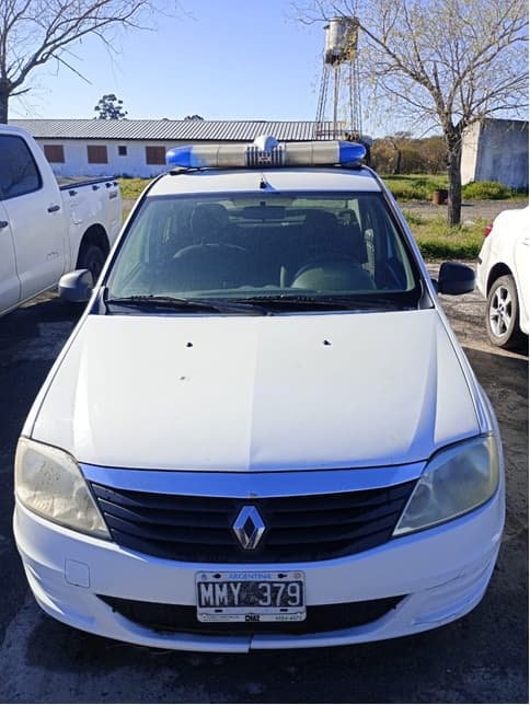 AUTOMOTOR- RENAULT LOGAN 1.6 - TIPO SEDAN 4 PUERTAS- AÑO 2013- ESTADO BUENO-