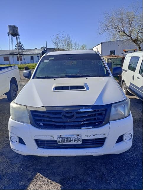 AUTOMOTOR- TOYOTA HILUX 4X2 C/S DX PACK 2.5 TDI - PICK-UP- AÑO 2014- ESTADO REGULAR-