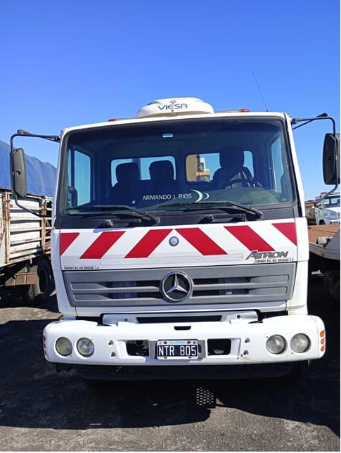 CAMIÓN C/ CABINA Y C/HIDROELEVADORA-MERCEDES BENZ 272-710- AÑO 2014- ESTADO BUENO