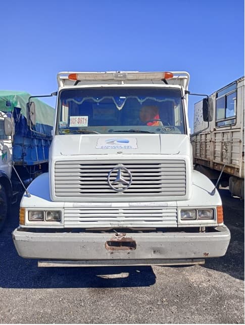 CAMIÓN C/ CABINA Y C/CAJA METÁLICA-MERCEDES BENZ- L 1215/42 - AÑO 1994- ESTADO BUENO-