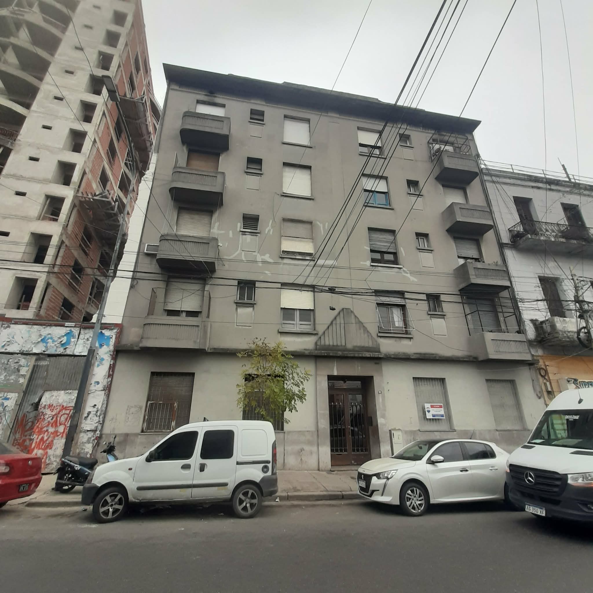 EN DÓLARES- CONSTITUCIÓN- DEPTO  3AMB. C/PATIO- OCUPADO- C.A.B.A.-