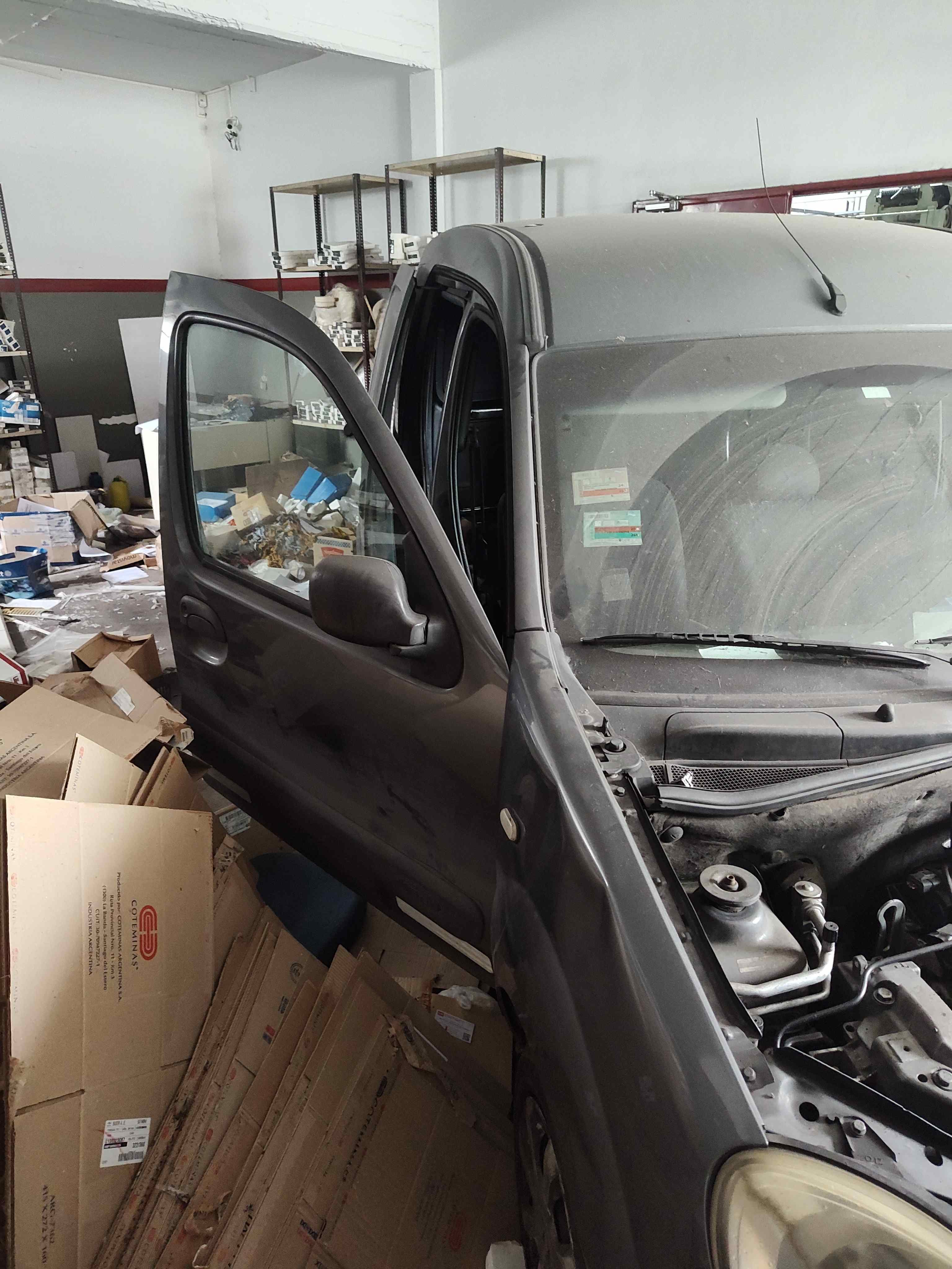 AUTOMOTOR- RENAULT KANGOO PH3 CONFORT 1.6- AÑO 2016- COLOR GRIS- ESTADO REGULAR