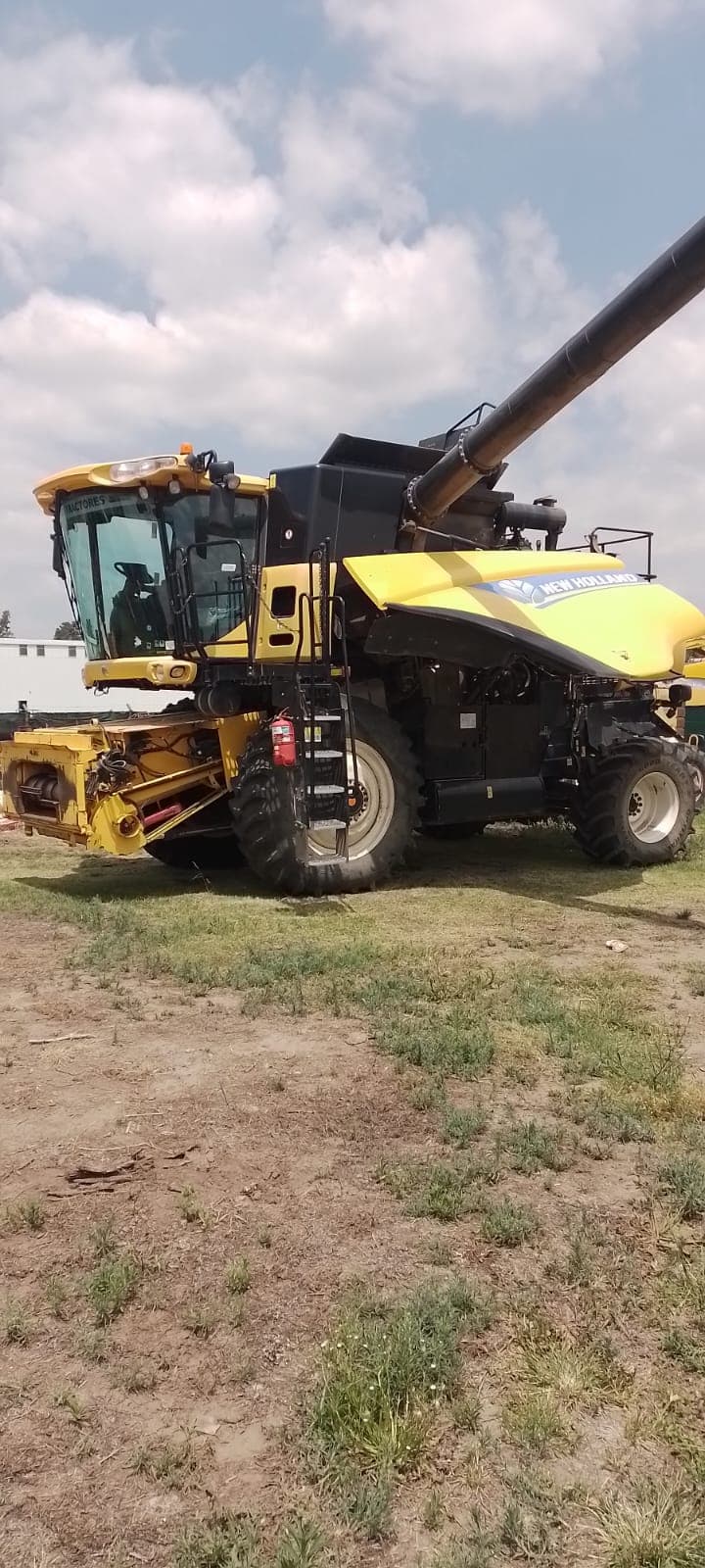 EN DÓLARES- COSECHADORA NEW HOLLAND CR6.80 C/ PLATAFORMA CABEZAL SIN FIN - AÑO 2021-  ESTADO BUENO-