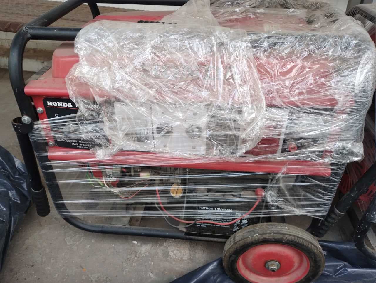 GENERADOR TRIFÁSICO, MARCA HONDA ET-...