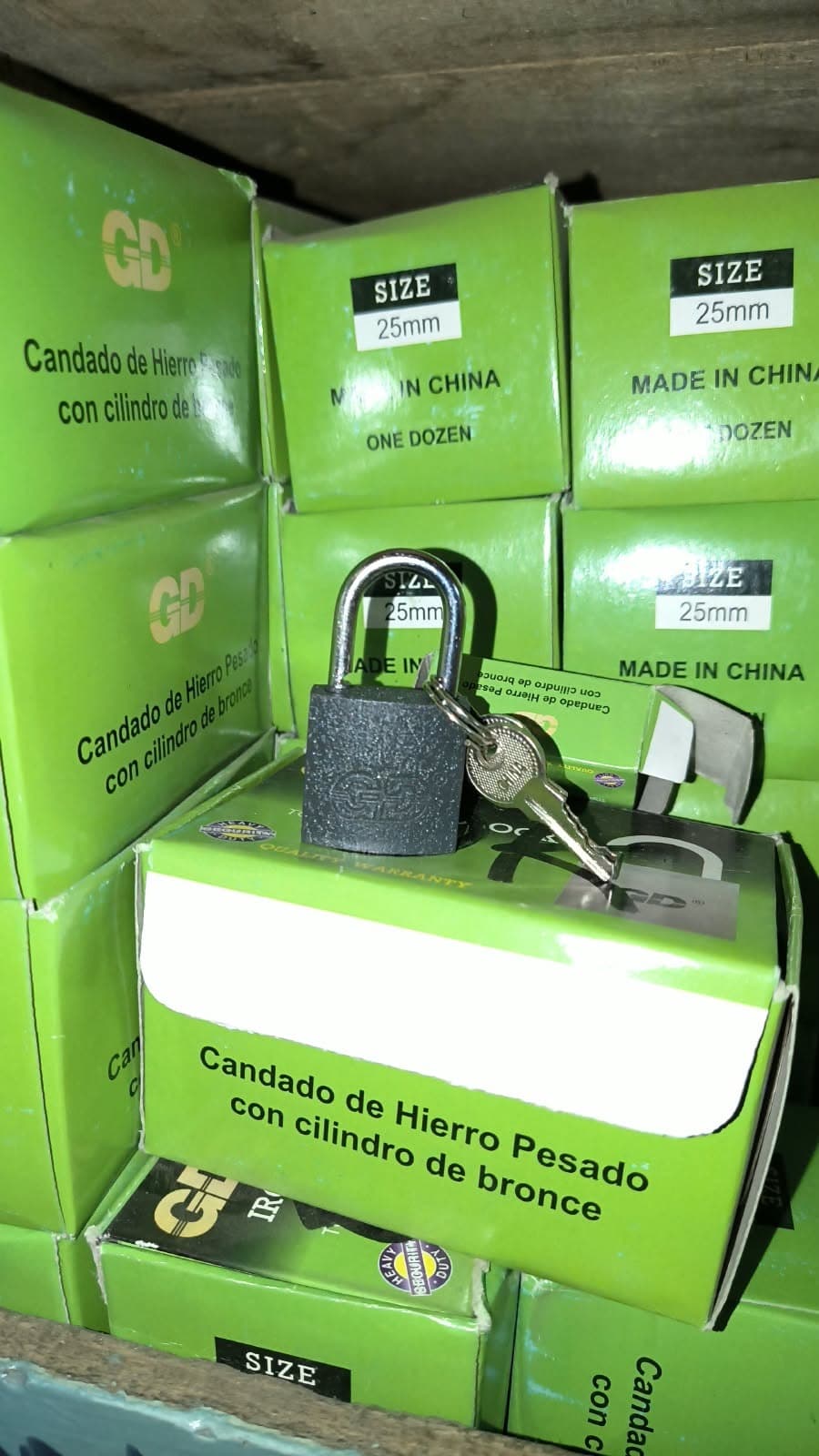 IMPORTANTE LOTE DE ABRAZADERAS, CABL...